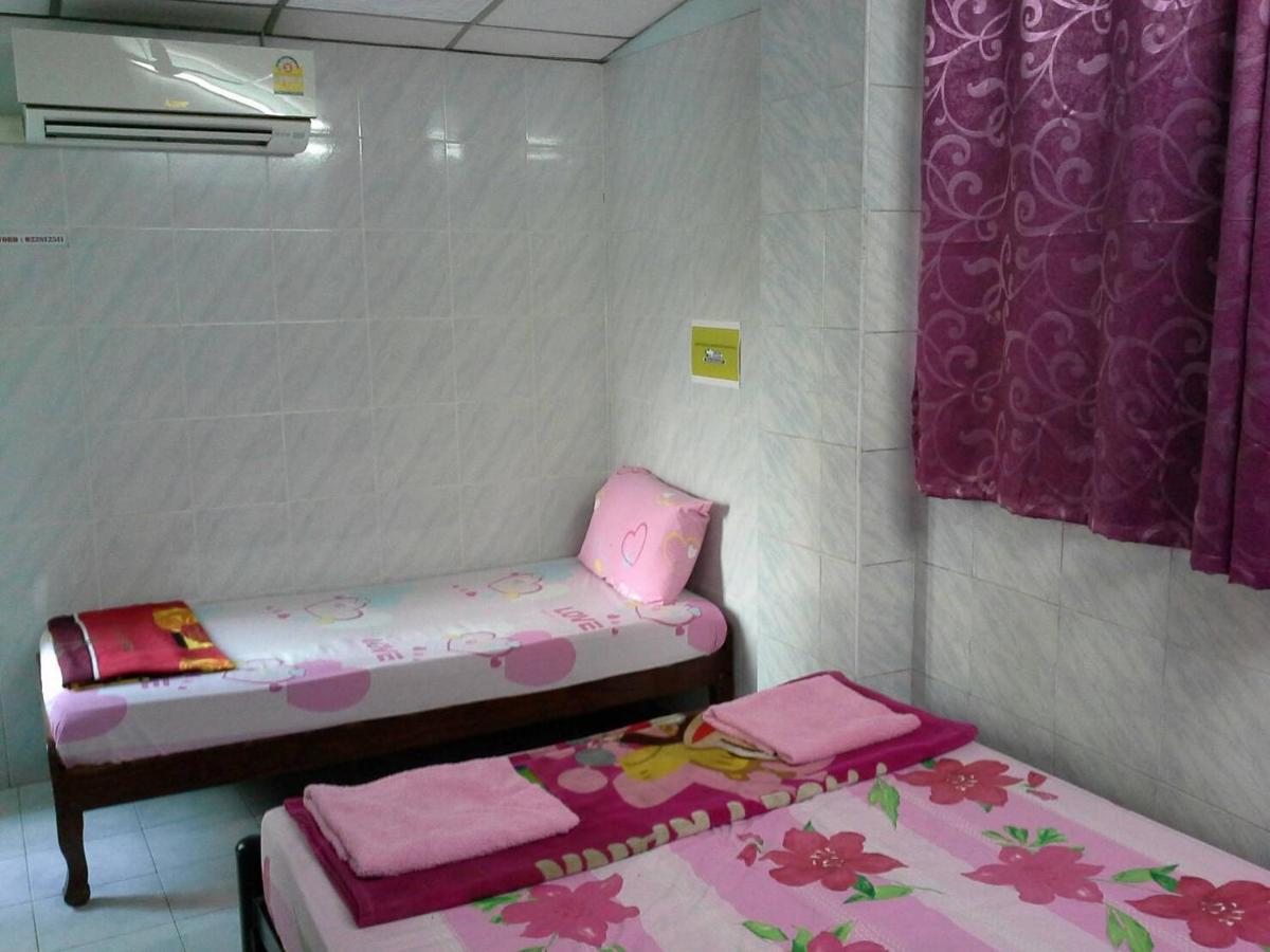New Central Guesthouse Банкок Екстериор снимка