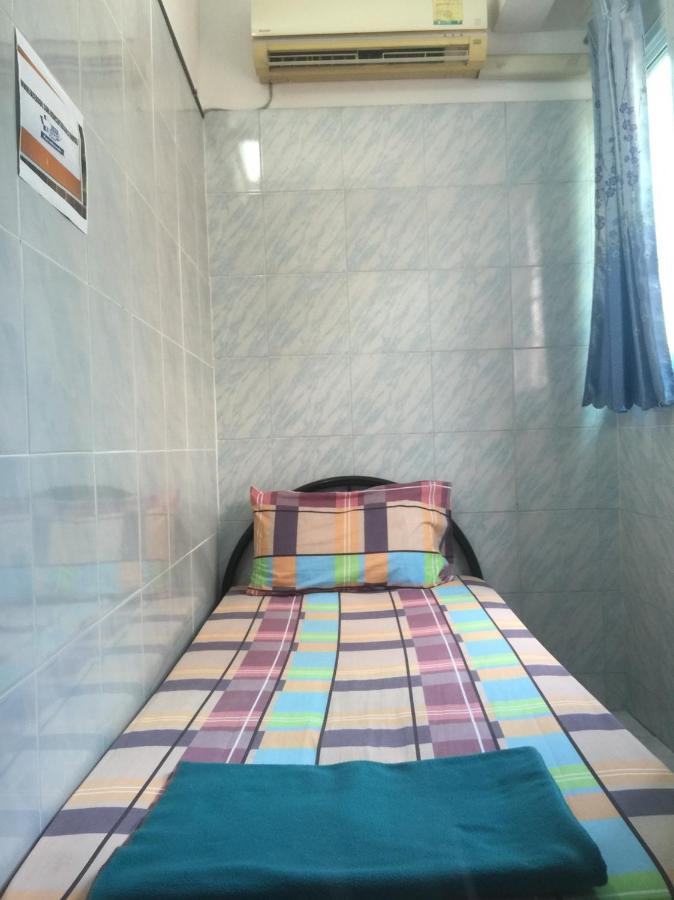 New Central Guesthouse Банкок Екстериор снимка