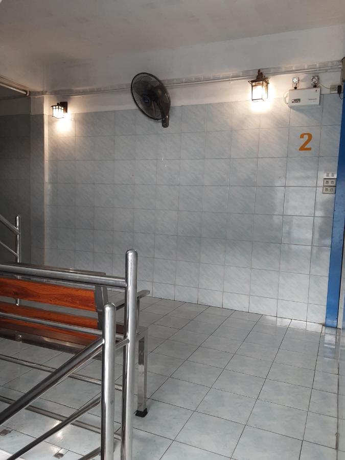 New Central Guesthouse Банкок Екстериор снимка