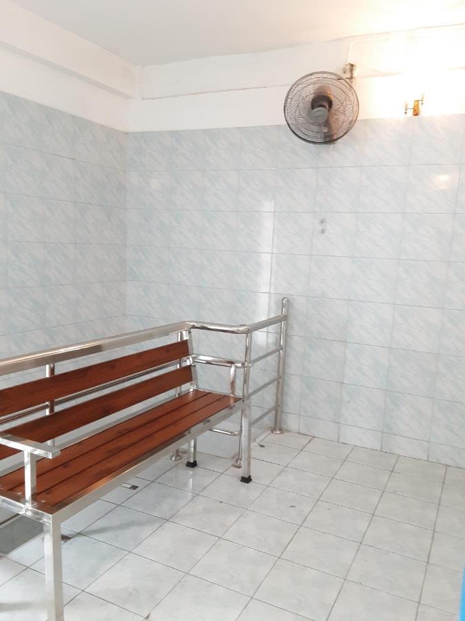 New Central Guesthouse Банкок Екстериор снимка