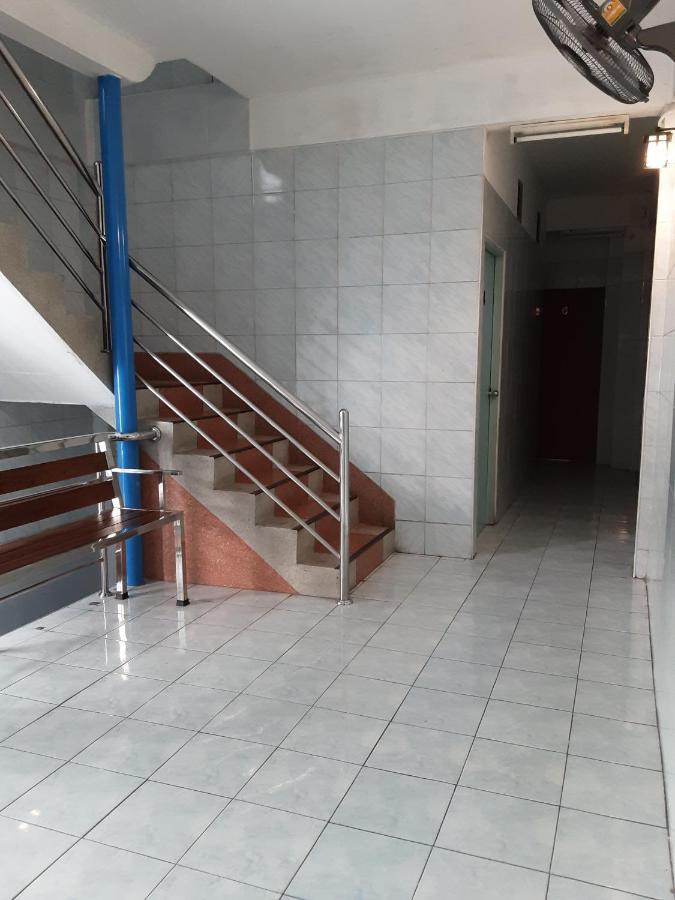 New Central Guesthouse Банкок Екстериор снимка